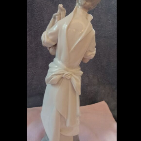 Llandro Doctor Obstetrician - Picture 2 of 3